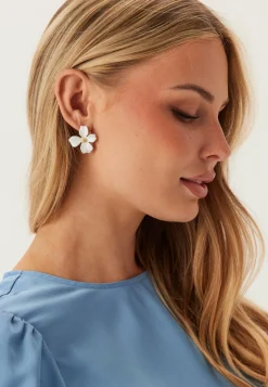 Lilly Flower Earring