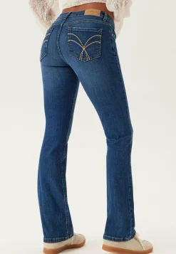 Low Embroidery Pocket Jeans