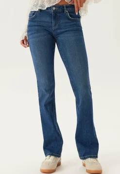 Low Embroidery Pocket Jeans