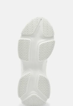 Mac-E Sneaker