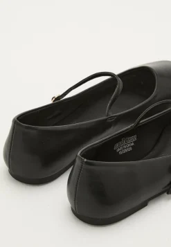 Onlakira-3 Pu Mary Jane Baller
