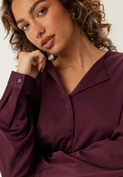 Viellette V-neck L/S Satin Shirt