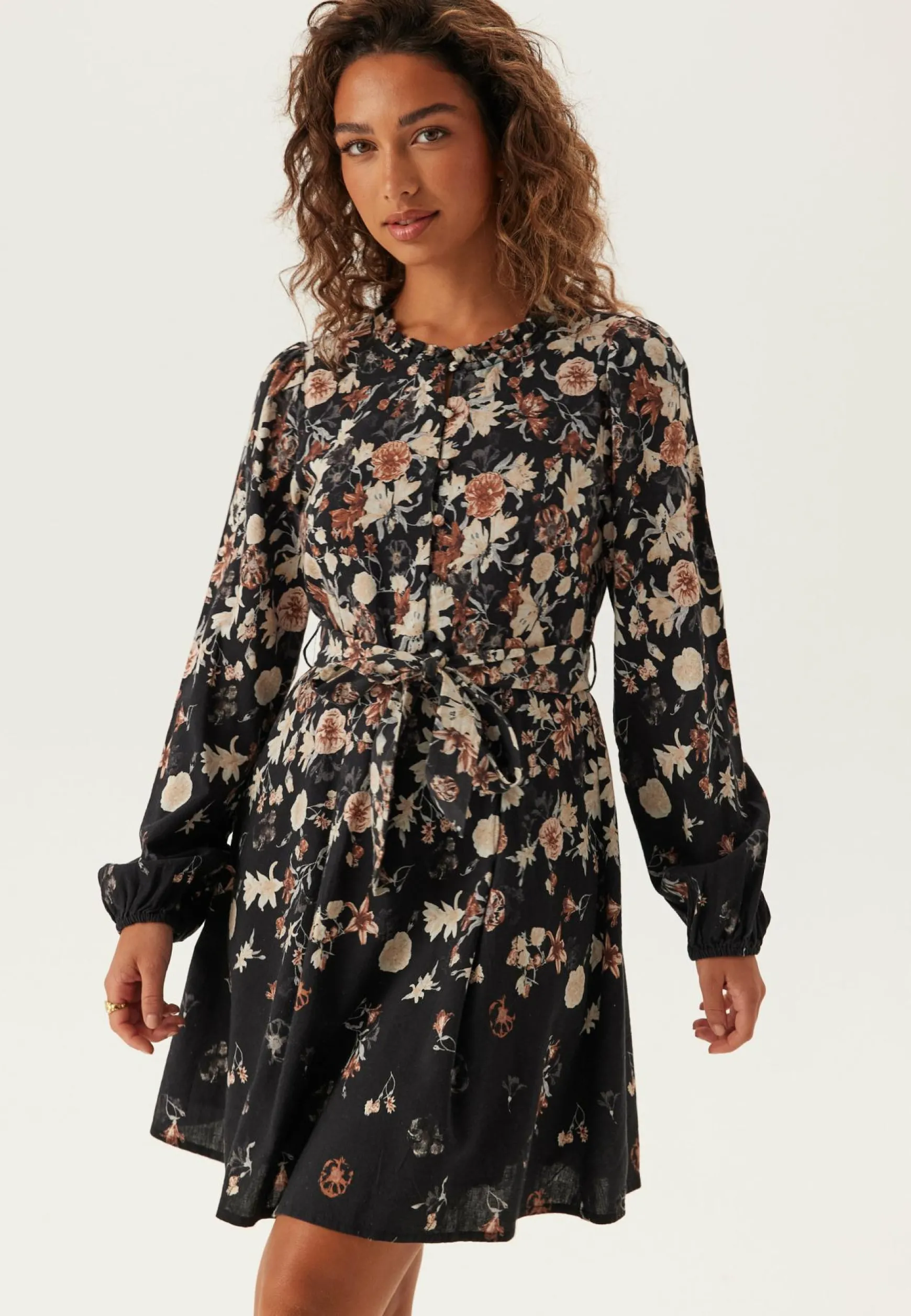 Vielma O-neck L/S SHORT DRESS