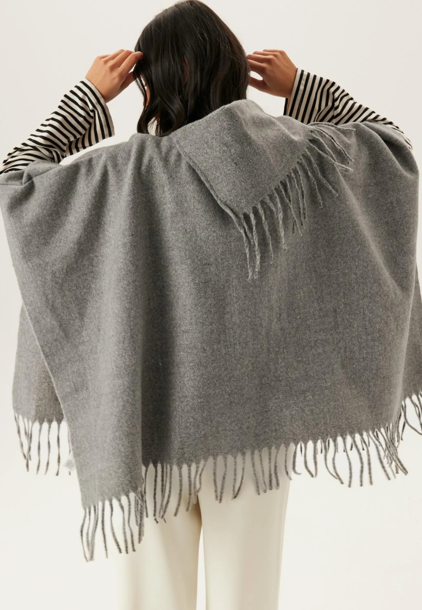 Vifjolira High Neck Poncho