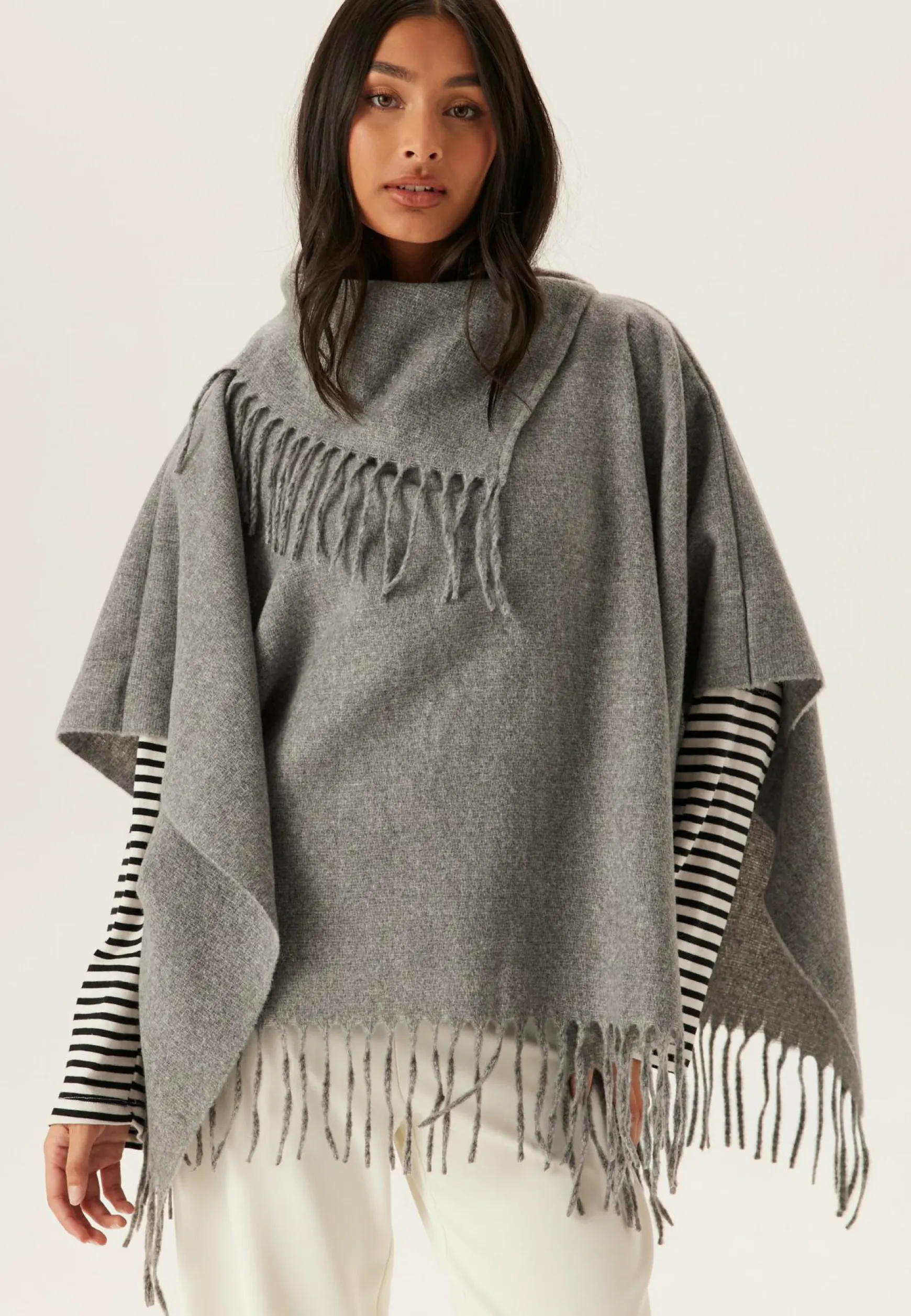 Vifjolira High Neck Poncho